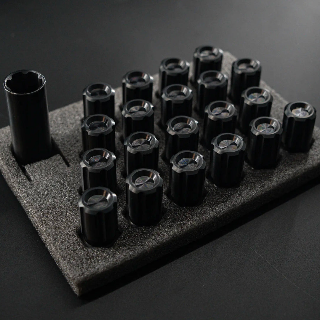 M14★同等品★Nothern Ohio Industrialトレド　ブラック M14×1.5 mm Titanium Closed GR5 Black Anti Theft Wheel Lug Nuts Set