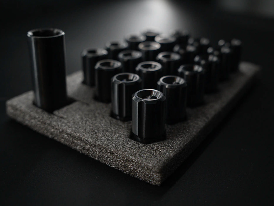 Titanium Closed GR5 Black Anti Theft Wheel Lug Nuts