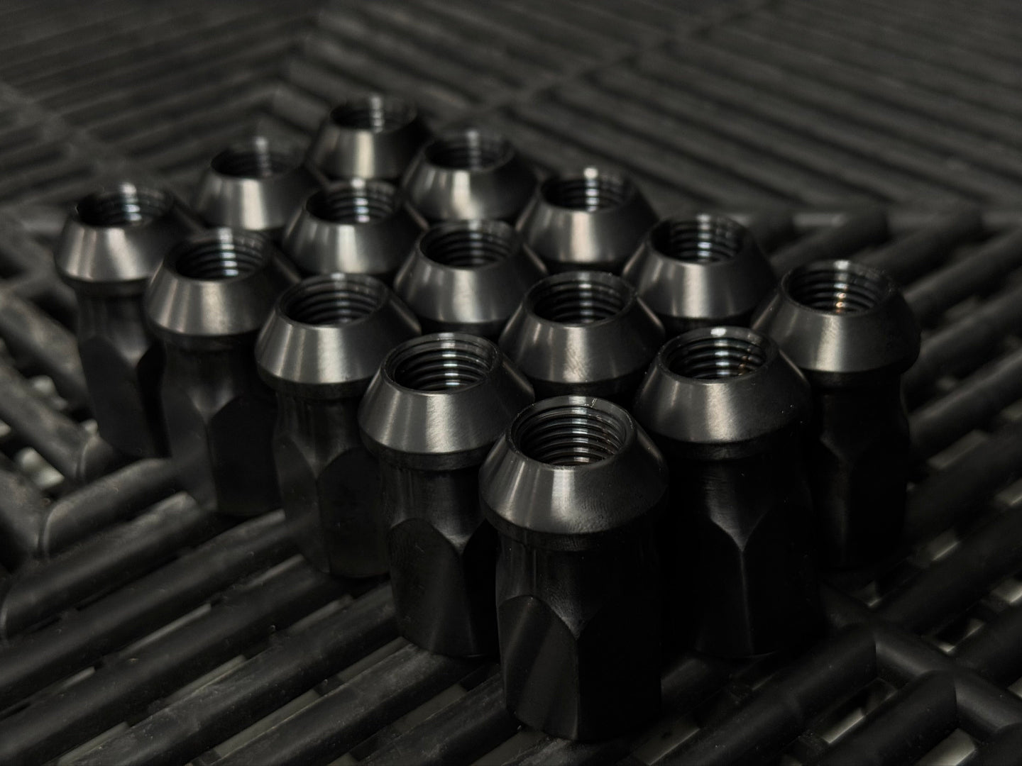M14×1.5 mm Titanium Closed GR5 21mm Black Wheel Lug Nuts Set (Pack