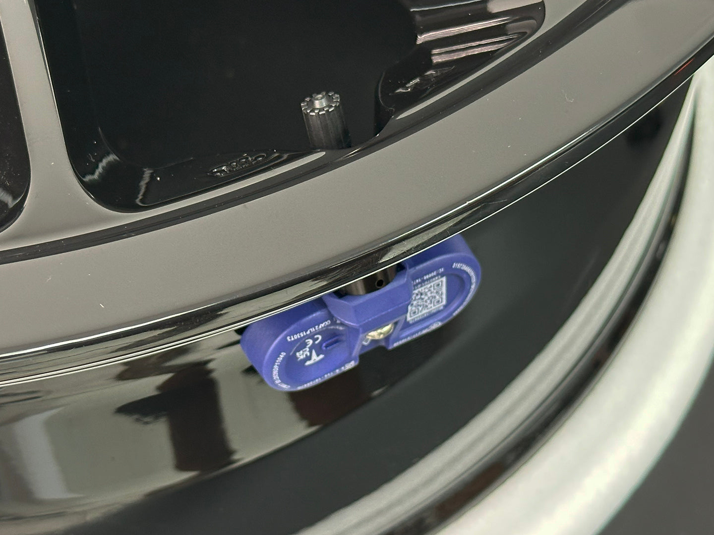 Bluetooth対応TPMS4個テスラモデル3モデルY 用　セットアップ不要 25％OFF】 Bluetooth対応TPMS4個テスラモデル3モデルY 用