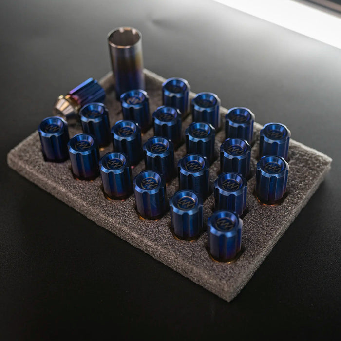 M14×1.5 mm Titanium Closed GR5 Burned Gold Anti Theft Wheel Lug Nuts Set with Logo (Pack of 20pcs)